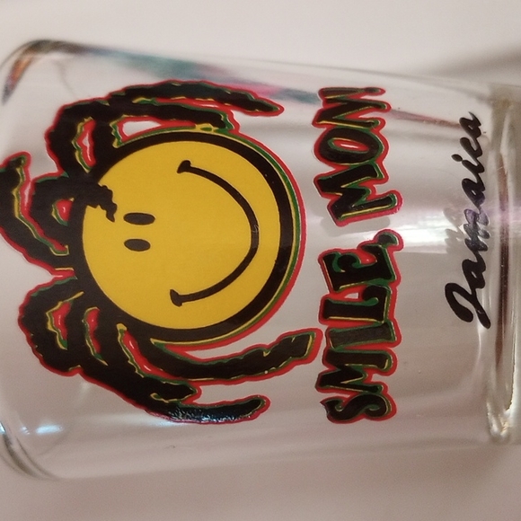 Smile Mon Smiley Face Jamaica Shot Glass - Picture 4 of 4